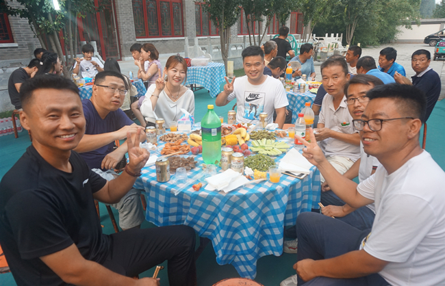 公司举办2019年员工消夏晚会