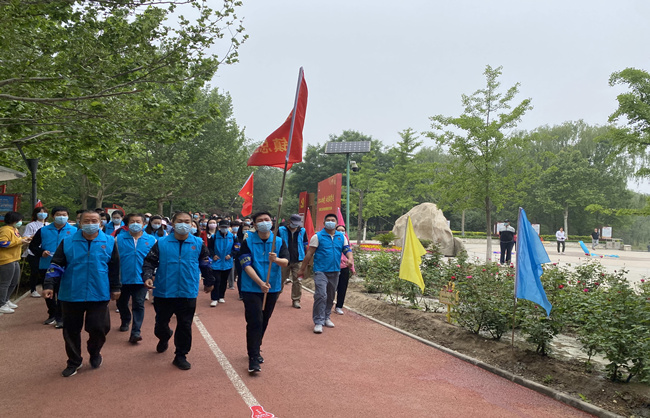 公司组织员工参加旧宫镇总工会健步走暨党史学习活动